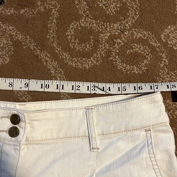 NY&Co cuffed off-white jeans shorts. Sz 12 - Picture 2 of 7